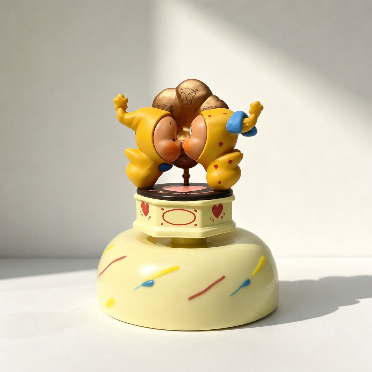 Ceramic Rotating Ornament for Car and Desktop Decoration