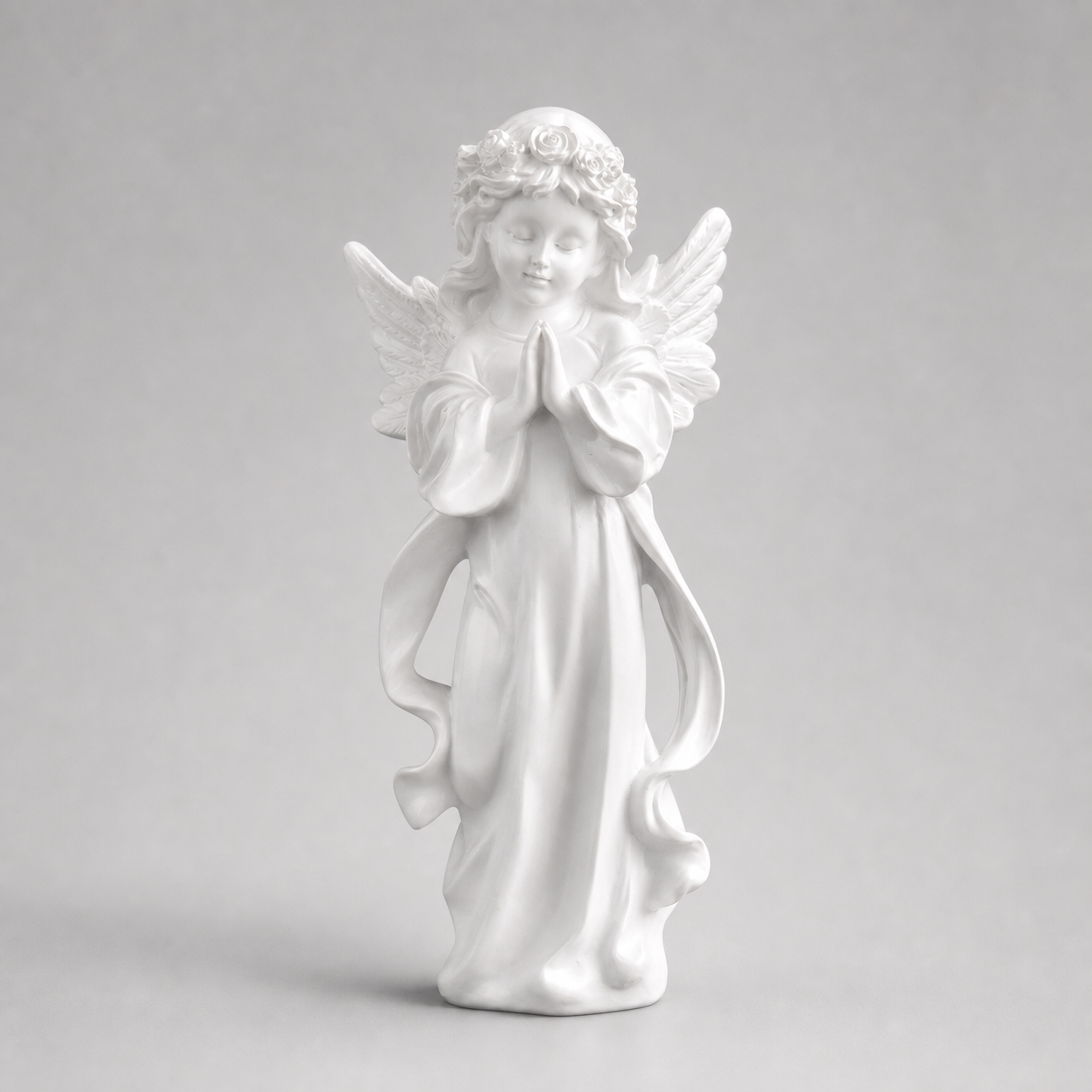 European Style Standing Angel Resin Figurine for Living Room and Desktop Decoration